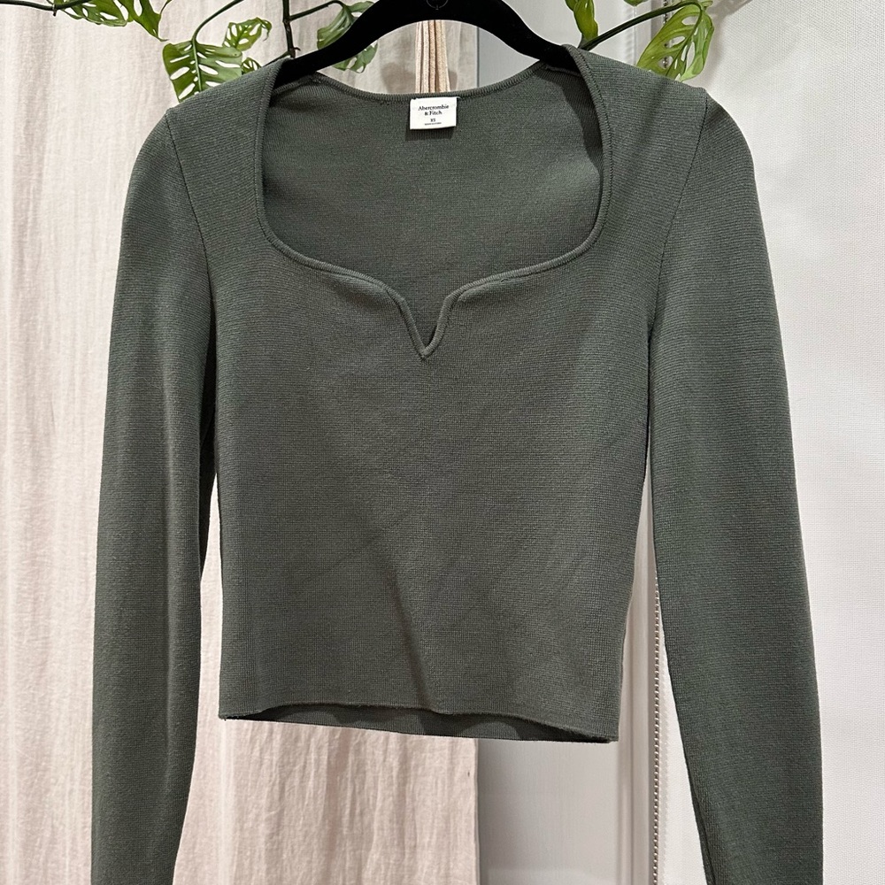 Abercrombie Slim Sweetheart Sweater Top